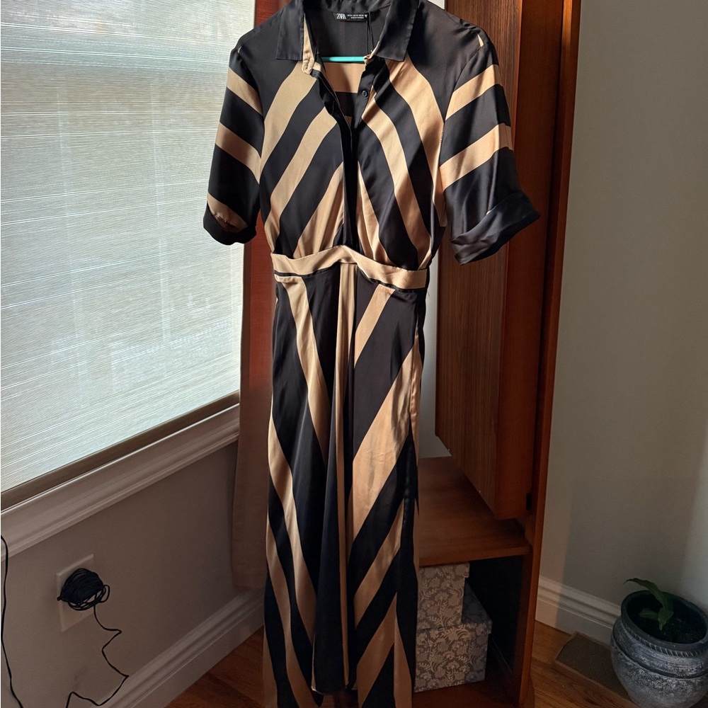 Zara Women's Black and Gold shirt midi Dress